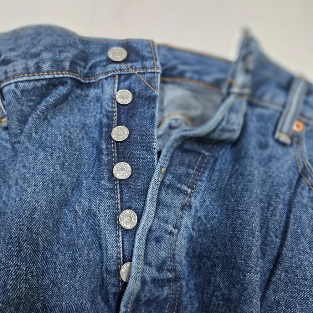Levi's 501 Original Fit Jeans Mens 42x32 Blue Straight Leg Button Fly 005010193